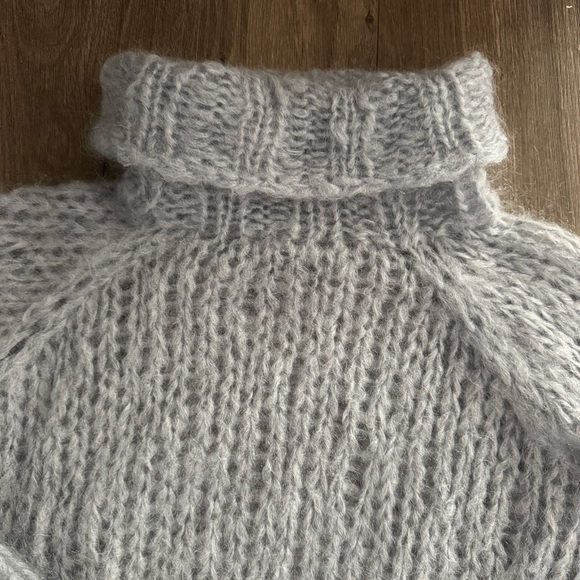 Maiami Basic Gray Turtleneck Sweater - Picture 3 of 6